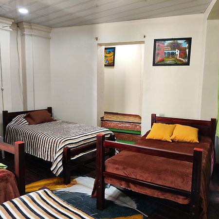 Hostal Latitud Ecuem Quito Luaran gambar